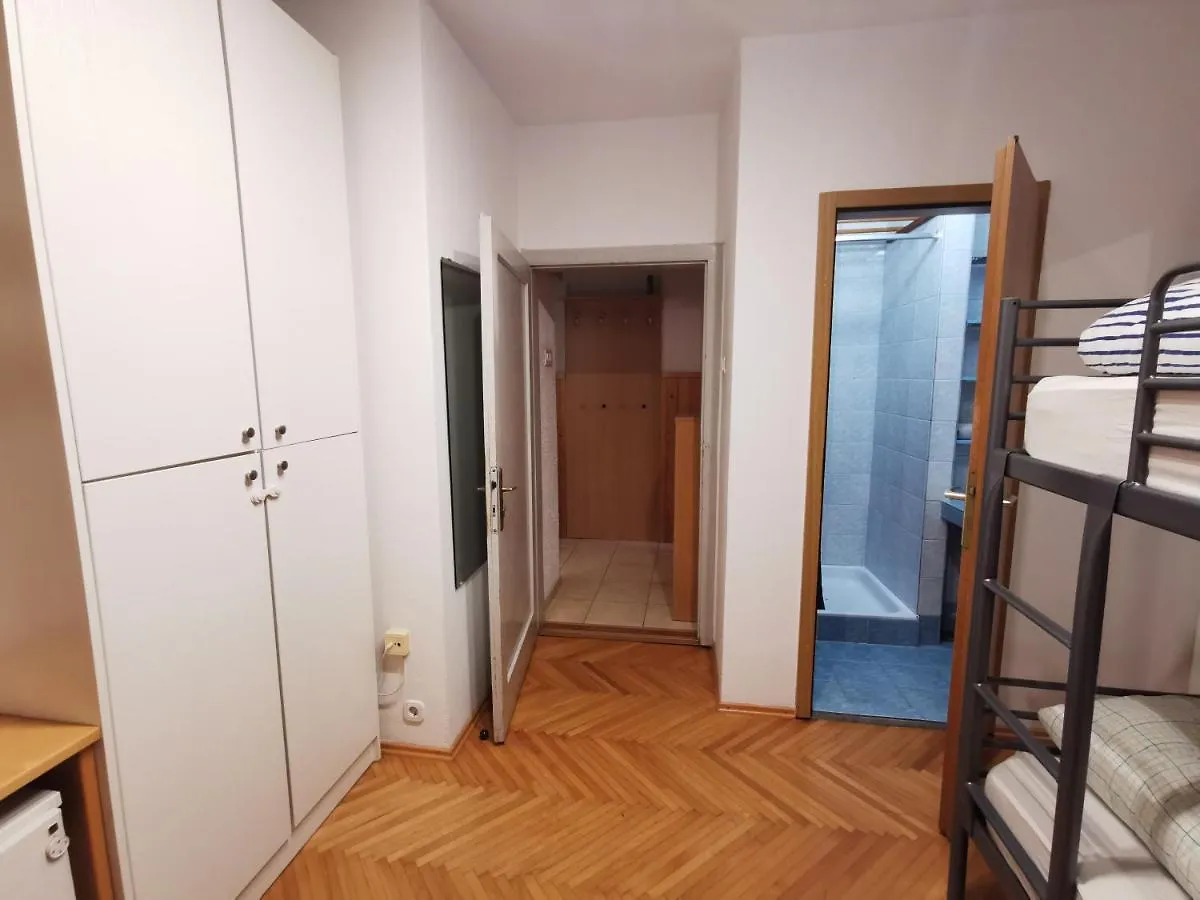 Apartment Trzaska With Free Parking ليوبليانا