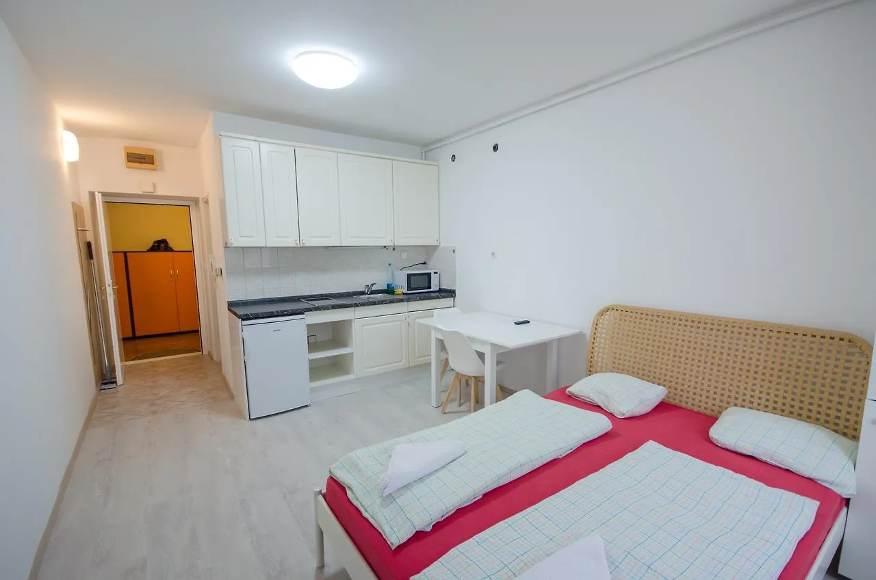 Apartment Trzaska With Free Parking ليوبليانا 0*,