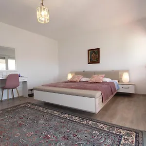 https://rooms-and-apartments-dino.in-istria.net