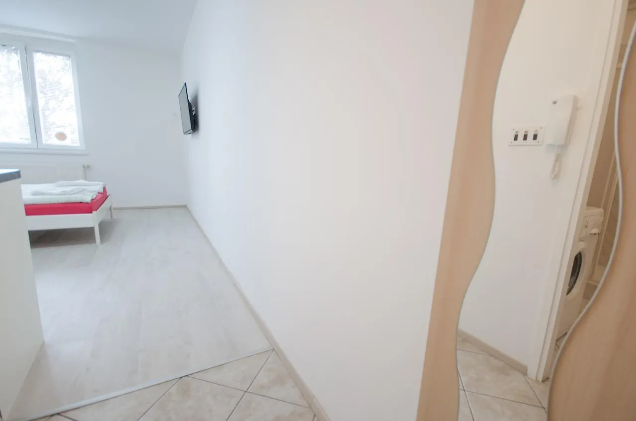 Apartment Trzaska With Free Parking  Ljubljana